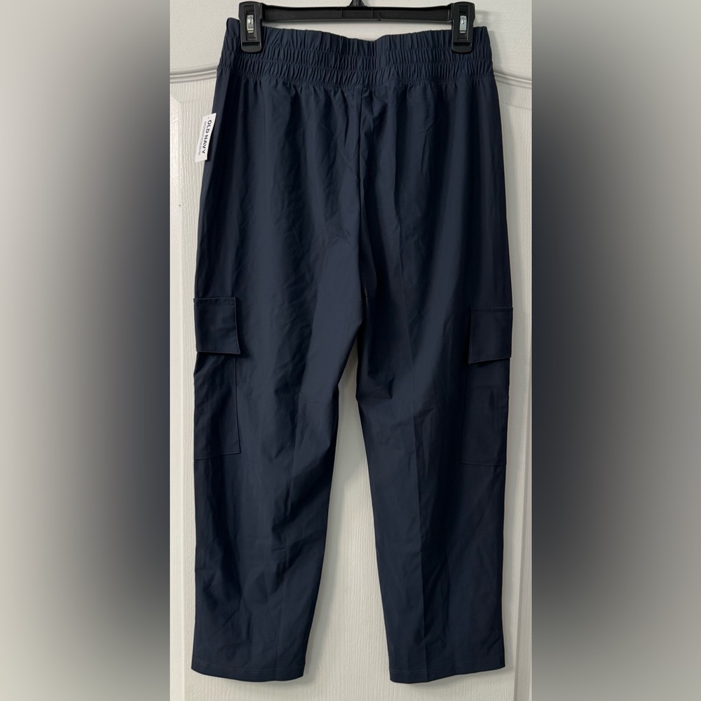 Old Navy High Rise Tapered SleekTech Go-Dry Small Petite - Picture 4 of 9